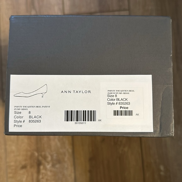 Ann Taylor Black Patten Leather Kitten Heel Pumps Size 8 - Picture 13 of 13